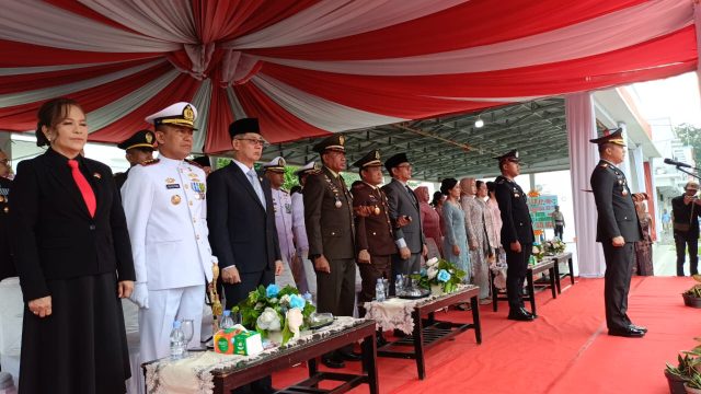 Wali Kota Hengky Honandar Hadiri Upacara HUT Ke 79 Bhayangkara, Dorong Sinergi Polri dan Pemkot Bitung