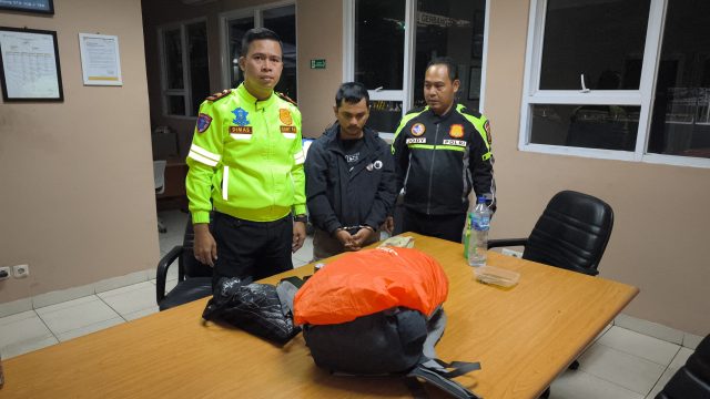 PJR Polda Lampung Gagalkan Penyelundupan 4 Kg Ganja di Tol Bakter
