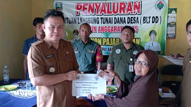 Pekon Pajar Bulan Kecamatan Way Krui Realisasikan BLT-DD Tahap 1 Tahun 2025