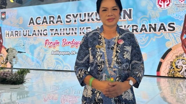 Hadiri Hut Dekranasda Ke 45, Ny. Ellen Honandar Sondakh Promosikan Batik Bitung di Sport and Convention Center Dome Balikpapan