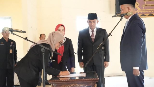 Bupati Lamtim Ela Siti Nuryamah Resmi Lantik Rustam Effendi Sebagai Sekdakab Lampung TImur
