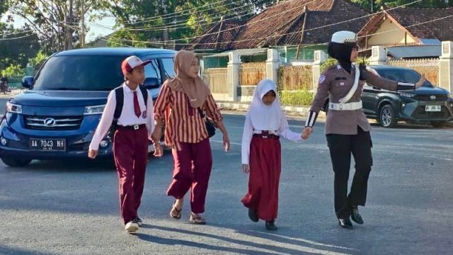 Pastikan Keselamatan Masyarakat, Polantas Lampung Tengah Gelar Pam Rawan Pagi di Titik Padat Lalu Lintas