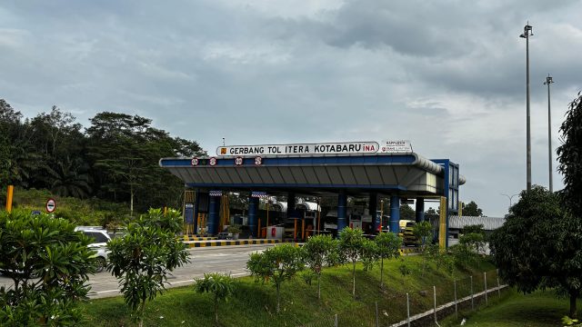 Polda Lampung bersama Tol Bakter Berlakukan Delay System, Kendaraan Sumbu Tiga ke Atas Diarahkan ke Rest Area