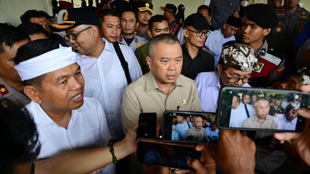 Menhub Dudy dan Gubernur Jabar Pantau Titik Mudik di Jawa Barat