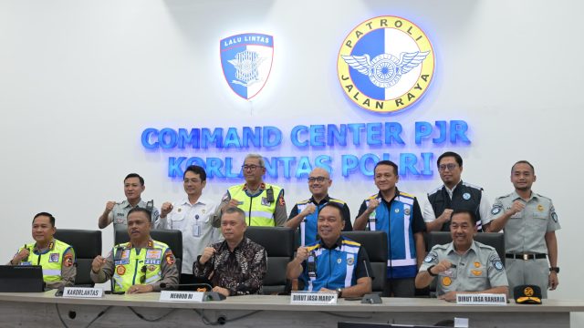 Urai Kepadatan di Jalur Tol Trans Jawa, Menhub Dudy dan Kakorlantas Berlakukan One Way dari KM 132 sampai KM 70