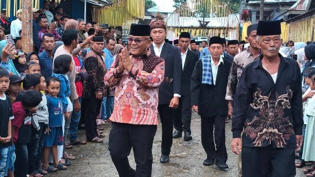 Hadiri Tradisi Babimba, Bupati Yulianto Ajak Masyarakat Lestarikan Adat dan Perkuat Kebersamaan