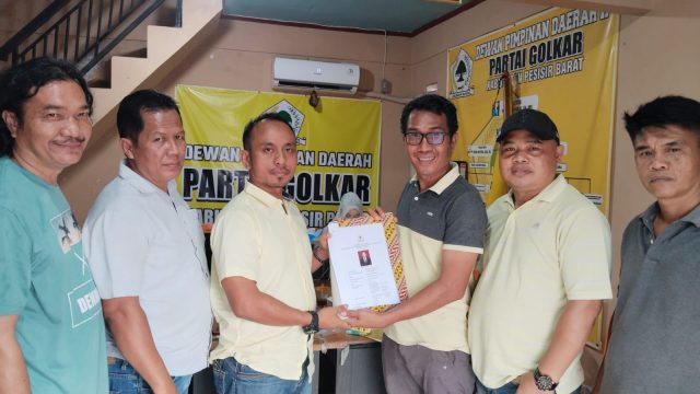 Argento Resmi Kembalikan Berkas, Tegaskan Keseriusan Maju sebagai Bacalon Ketua DPD II Golkar Pesisir Barat