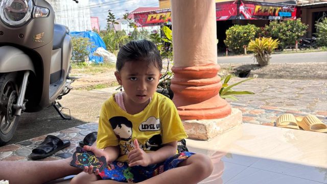 Warga Ganjar Agung Temukan Seorang Anak Perempuan Usia 3 Tahun yang diduga Hilang