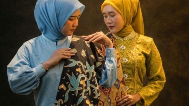 Dari Puskesmas ke Tapis: Ketekunan Asri Menjaga Warisan Lampung Sambil Menggerakkan Ekonomi Keluarga