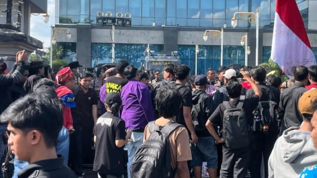 Dengarkan Aspirasi Warga Kaltim, Usut Kekerasan terhadap Peserta Aksi dan Jurnalis