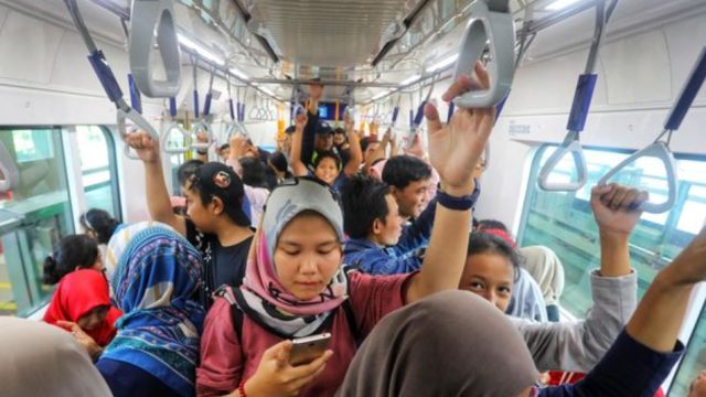 Imbas Kecelakaan KRL, Penumpang MRT Membludak: Takut ingat Kejadian Kemarin