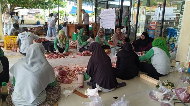 Masjid Al Iman Rajabasa Sembelih 18 Hewan Qurban, Wujud Kepedulian dan Kebersamaan