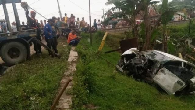 Kecelakaan KA Tabrak Avanza di Grobogan, 4 Tewas Termasuk Balita