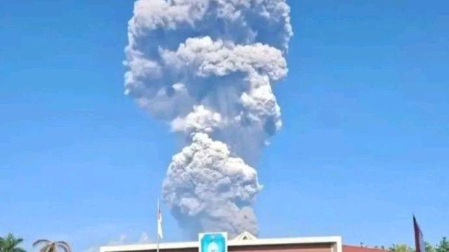 Lima Pendaki Dilaporkan Luka-Luka Akibat Erupsi Gunung Api Dukono di Halmahera Utara