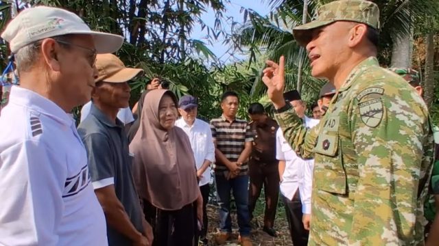 Aksi Push-Up dan Pantun Mayjen Kristomei Sianturi