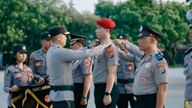 74 Personel Polres Lampung Tengah Naik Pangkat, Kapolres : Jadikan Amanah untuk Meningkatkan Pengabdian