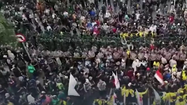 Mahasiswa BEM SI Pertanyakan Kehadiran Anggota TNI yang Ikut Kawal Demonstrasi