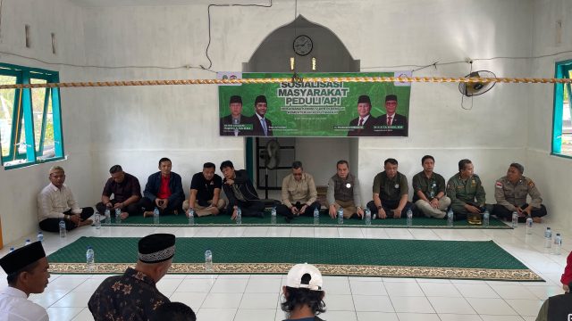 Serahkan Bantuan Damkarhutla, T.A. Khalid Perkuat Ketahanan Desa Hadapi Musim Kemarau