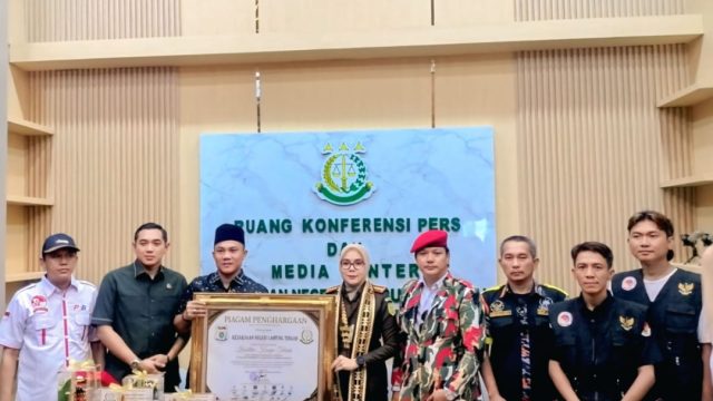 Lintas Suku dan Ormas Lampung Tengah Gelar Aksi Apresiasi , Dukung Kejari Usut Tuntas Dugaan Korupsi Chromebook dan dana BOS di Dinas Pendidikan