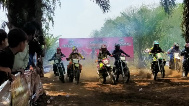 Puluhan Tukang Ojek Berlaga di Sidorejo Lampung Timur: Cari Bibit Pembalap, UMKM Lokal Ikut Panen Rezeki