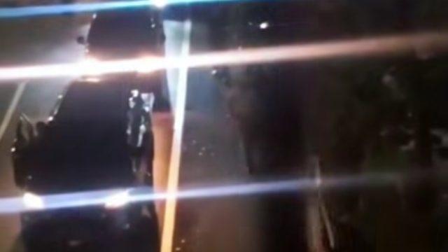 Truk Pengangkut Massa Grib Jaya Dirusak Warga di Slipi Jakarta Barat