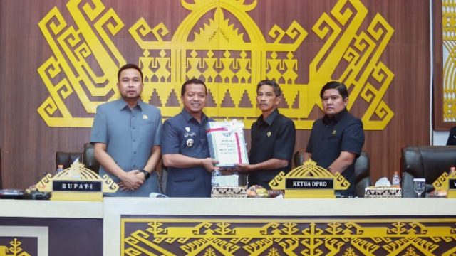 Bupati Pringsewu Sampaikan Perubahan APBD 2O26