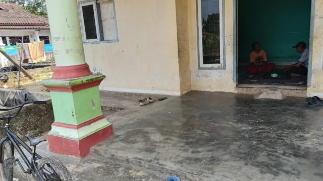 Abu Vulkanik Anak Krakatau Menyelimuti Kota Metro
