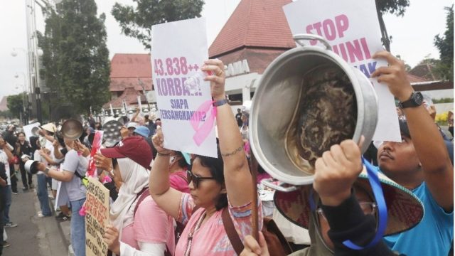 Emak-emak di Yogyakarta Tuntut Program MBG Dihentikan