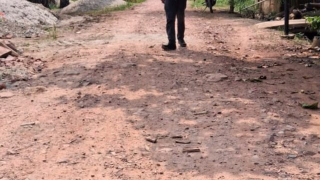 Diduga Tidak Sesuai Anggaran,Proyek Jalan Salah Satu Desa di Labuhanbatu Disoal
